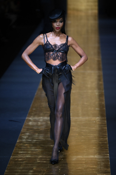 At 53, Naomi Campbell – In Full Femme-Fatale Glamour – Owns The Dolce & Gabbana Runway